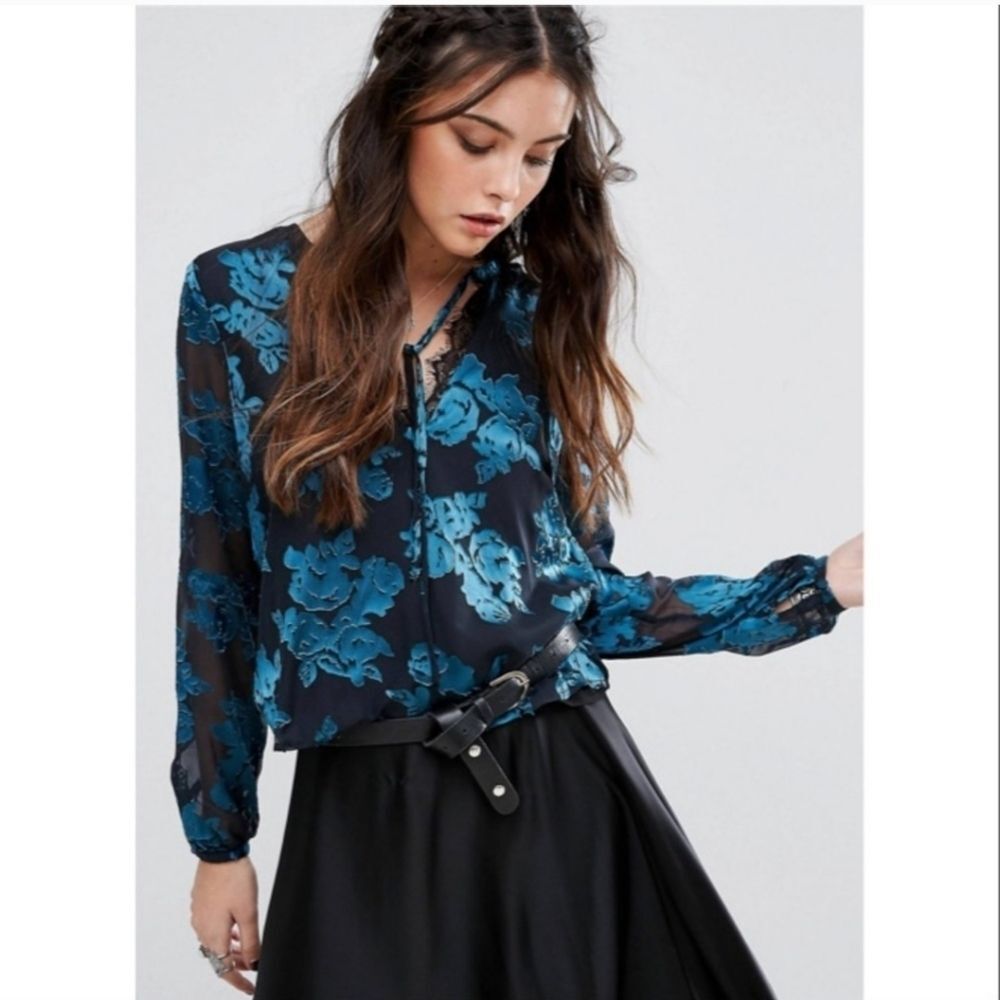 Lovers + Friends Lace Trim Floral Velvet Burnout Top Tie Front S Jade